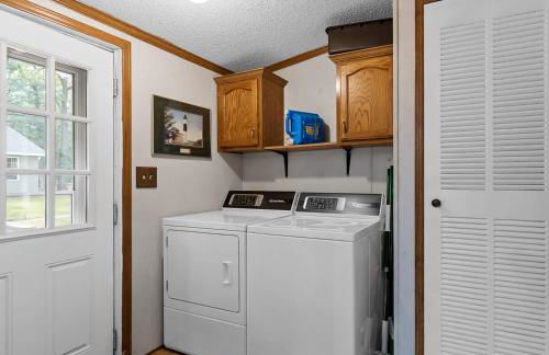 Picture Perfect Dual Home on the Lake - Foto 24