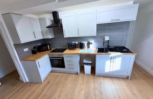 New 3 Bedroom Apartment Next to Station - Foto 16