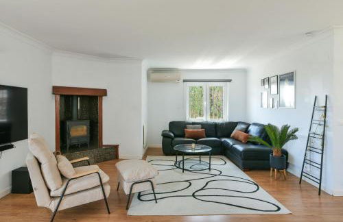 Heated pool and fantastic views BBQ Beach 5 mins - Photo 8