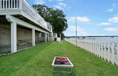 6BR Houghton Lake House with Indoor Pool, Hot Tub and Golf Simulator - Photo 44