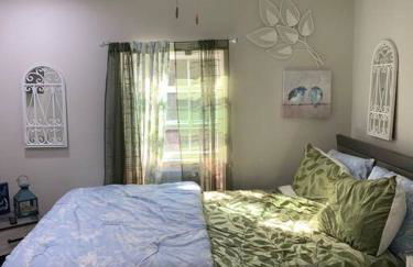 Plenty Parking for Boat ,RV, Trailers w Cars Cozy 2 BDRM COTTAGE - Foto 9