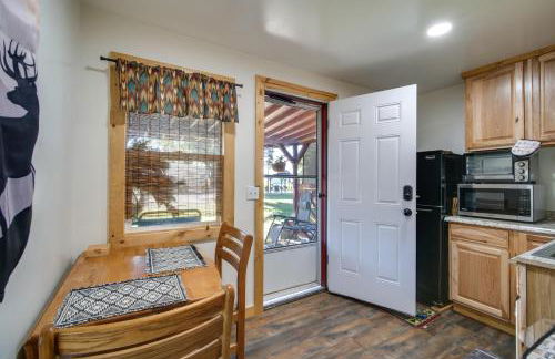 Resort Cabin on the River about 21 Mi to Crater Lake! - Foto 5