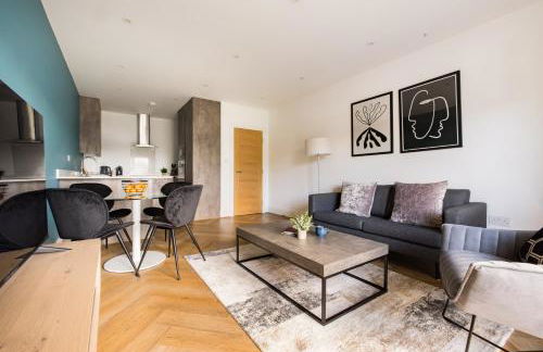 Staines Riverside by Charles Hope - Foto 28