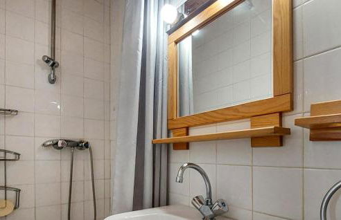 2 Bedroom Amazing Home In Ars-En-Ré - Foto 21