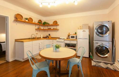 Classic & Cozy Apartments - Parking & Close to DW - Foto 76