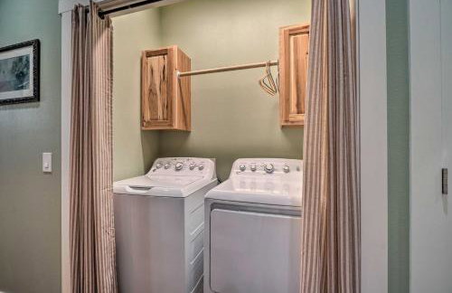 Modern Retreat with Deck Walk to White River! - Foto 20