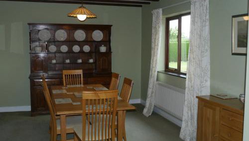 Hilltop Bungalow for a Spacious Country Break - Foto 4