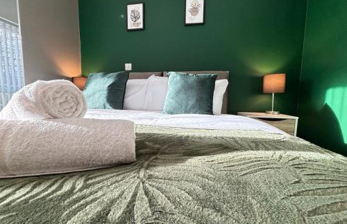 Luxury Canal-side Apartment, Hemel Hempstead, Free parking, Perfect for Contractors - Foto 39