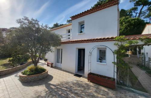 Appartement 3 chambres 6 pers rez de Jardin 5min plage quartier du Phare Location du dimanche au dimanche en juillet et aout - Photo 2