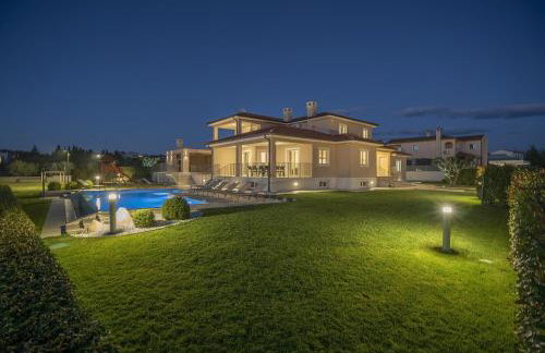 Villa Silvia for 10 people with infinity pool and large playground - Foto 11