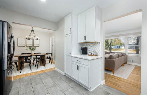 Main Street Retreat Hot Tub Sleeps 8 - Foto 16