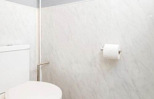 Private immaculate contractor and leisure stay with large driveway - Foto 8