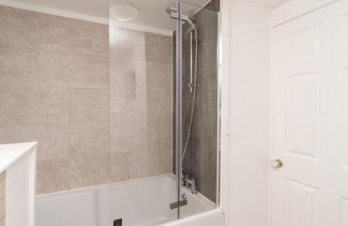 Lovely 1 bed apartment with free parking - Pass the Keys - Photo 23