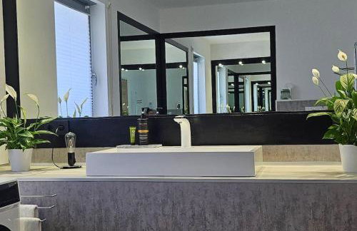 CASA8070 - Exklusive große Maisonette-Wohnung 91 qm für Familien, Gruppen, Geschäftsreisende, inklusive Parkplatz, WLAN, Kaffee und Tee, voll ausgestattet für 1 bis 9 Personen, zentrumsnah an der Autobahn A9 Ingolstadt-Süd - Photo 74