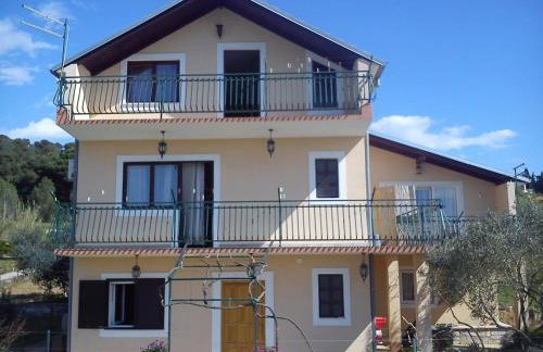 Apartments with WiFi Zlarin - 15409 - Photo 1