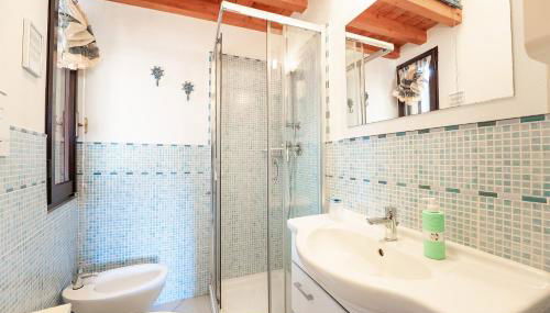 Blue House, 300m to beach SouthSardiniaHolidays - Foto 4, Shower