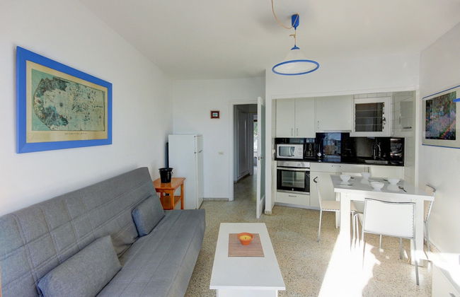 Apartment in Roses on the Beachfront - Photo 5