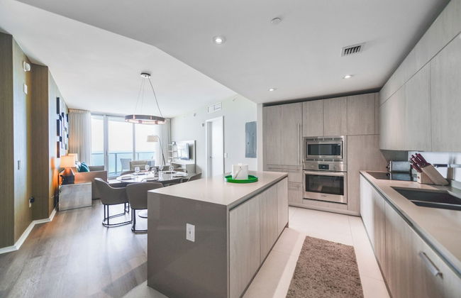 Fantastic 2BR Condo at Hollywood - Photo 12