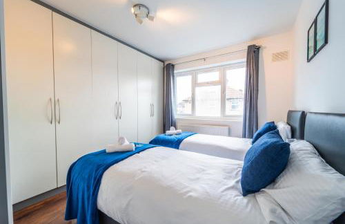 Modern Spacious 4 Bed Hayes Home with Free Parking - Foto 3