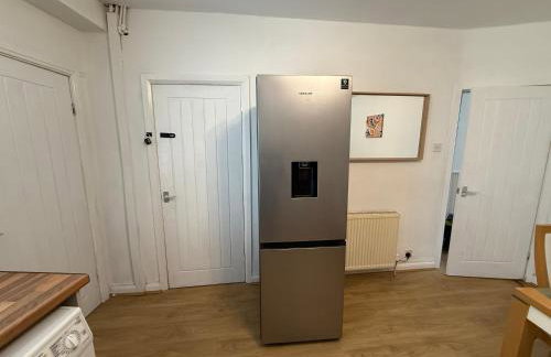 Central 3BR Home - Huddersfield Serviced Accomodation - Walk to Station & Town - Business Travellers - Families - Students - Photo 13