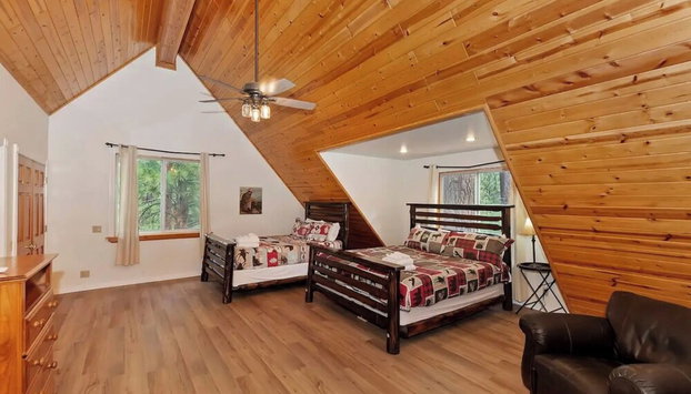 Timber Lodge HUGE Log Cabin with Hot Tub - Foto 4, Habitación