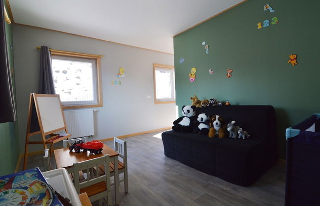 Lovely Modern Cottage With Sauna, Bubble Baths and Even a Beach on the River - Photo 19