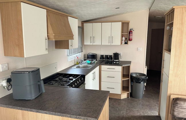 3 Bedroom Caravan - Sleeps 6, Pool & Garden - Foto 6