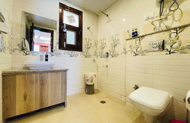 BedChambers Service Apartments Sector 38 - Photo 15