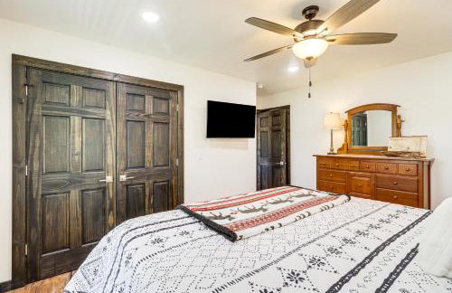 Arkansas Retreat with Deck, Fire Pit and Mtn Views! - Foto 11