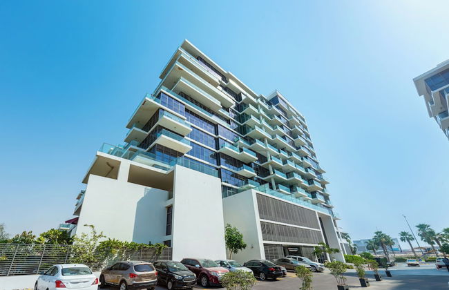 Luxury StayCation - Studio in Damac Hills with Balcony and Golf Views - Foto 32