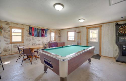 Stone Lake Cabin with Private Deck and Fire Pit! - Foto 24