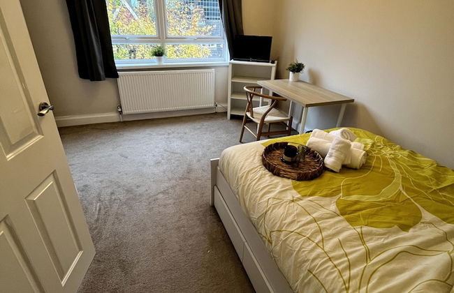 2 Bed Flat - 9-12 Mins to Central London Sleeps 4 - Foto 2