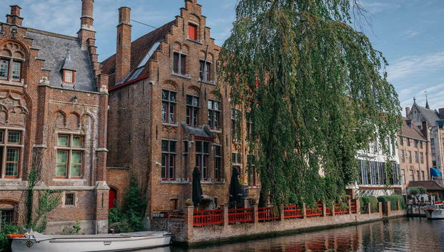 Bourgogne des Flandres, sulle rive di un canale di Bruges