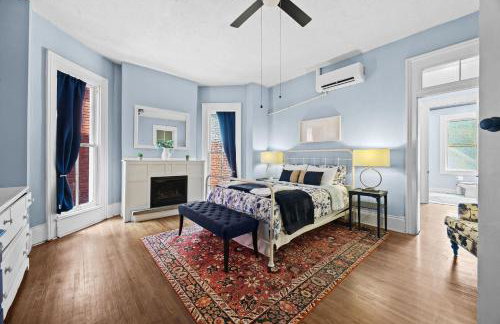 Elegant Manor w Private Yard & Modern Amenities - Foto 62