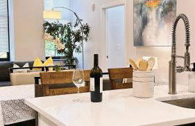 Spacious 3B2B Downtown Apt, Kitchen and Laundry, Walk to PPAC & Convention Center - Foto 20