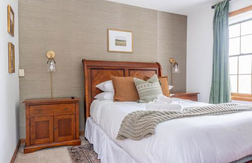 8BR Luxury Maplewood Manor, Hot Tub & Fire Pit - Foto 11