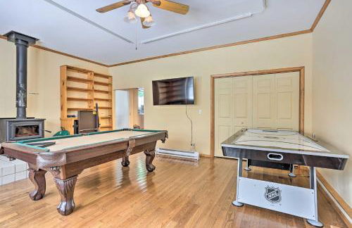 Large Greeley House with 2 Game Rooms and Yard! - Foto 2