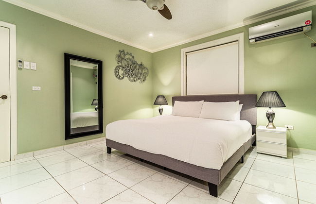 Large Villa With View! Private Pool Free Utilities! - Photo 9