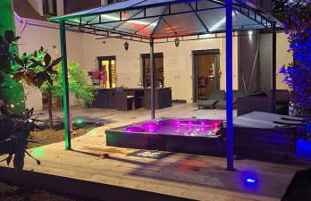 230m2 sur 3800m2 - jacuzzi 6 places - 16pers max - Foto 42