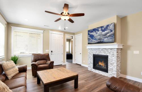 Windtree Retreat Hot Tub Pet-Friendly Fire Pit Near Downtown - Foto 6