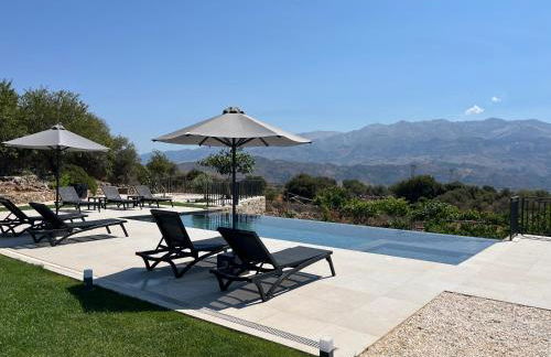 Villa Recluso-3 bd luxury country villa, huge heated pool with hydromassage, individual bbq & large yard, mountain view - Photo 4