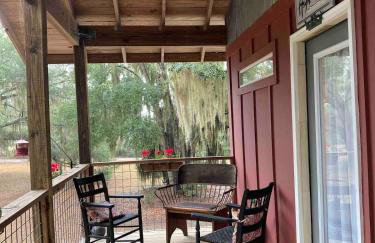Tranquil Glamping near the Coast: Charming Rustic Cabin Rental in Midway, Georgia - Foto 14