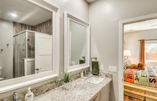 Hot Tub and Outdoor Living Relaxing Show Low Cabin - Foto 12