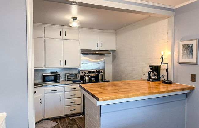 Affordable 2BR Getaway Near Plaza District Lilac1 - Photo 16