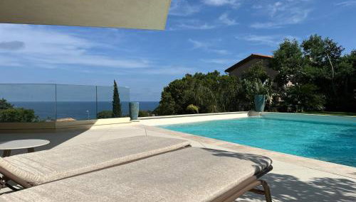 Villa Les Issambres, piscine débordement, vue mer - Foto 1