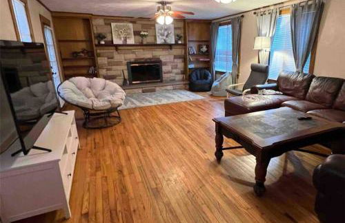 Spacious 5 BR Home w/ Hot Tub - Foto 2