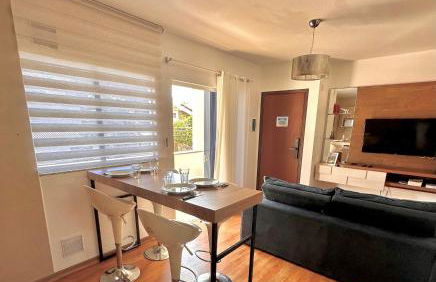 Apartamento Completo 2 Quartos com AC em Blumenau à 10min Vila Germânica, Tv a cabo e Premiere, ideal para família, Fácil acesso para Pomerode - Foto 1