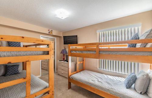 NEAR DIS & Sleeps 10! TWO King Master BR Suites, Bunks For The Kids, Private Patio, NO Steps, Pool, LOW Rates! - Foto 29