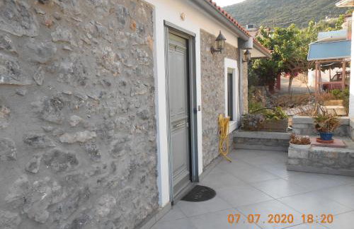 Lakonian home - Photo 3