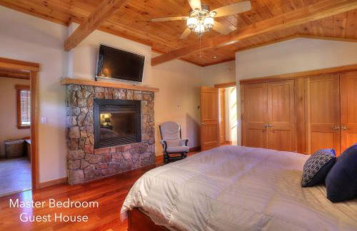 Gingerbread House on Mooselookmeguntic Lake - Foto 2